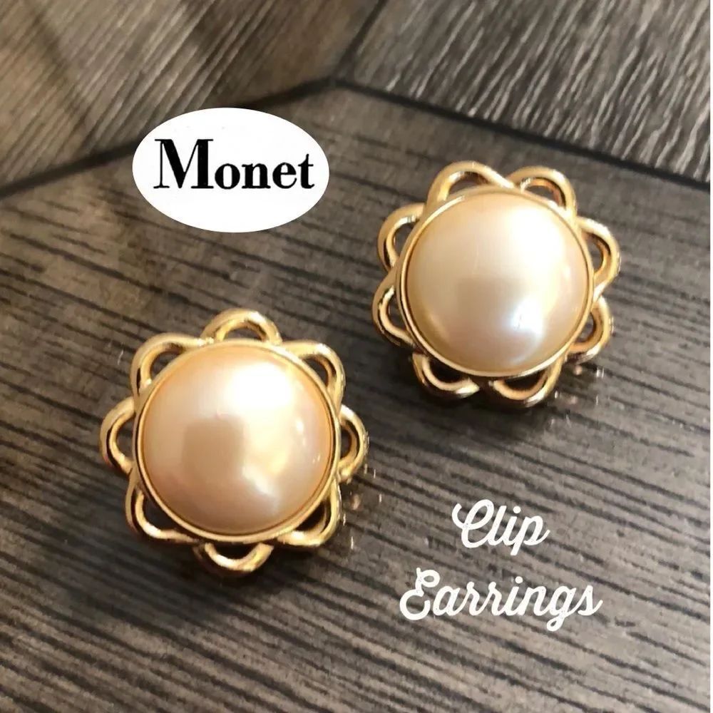 Vintage MONET Flower / Faux Pearl Button Clip Earrings